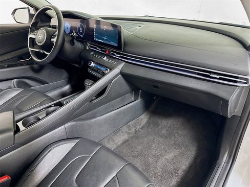 Used 2024 Hyundai Elantra Limited image 29