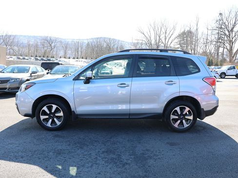 Used 2017 Subaru Forester 2.5i Premium w/ All-Weather Package image 4