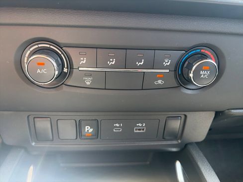 Used 2025 Nissan Frontier SV RWD image 22