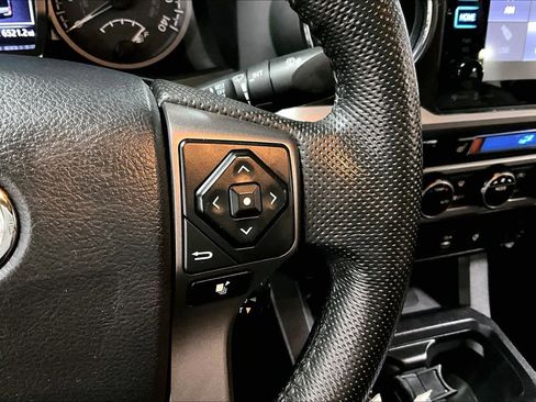 Used 2016 Toyota Tacoma Limited w/ Towing Package image 24