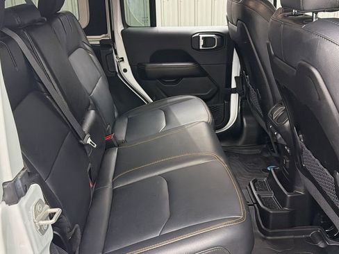 Used 2024 Jeep Wrangler Unlimited Sahara w/ Technology Group AWD/4WD image 36