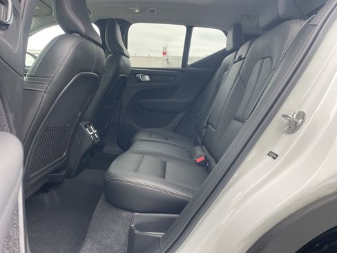 Certified 2024 Volvo XC40 B5 Core image 17