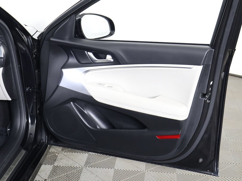 Used 2023 Genesis G70 2.0T AWD/4WD image 23