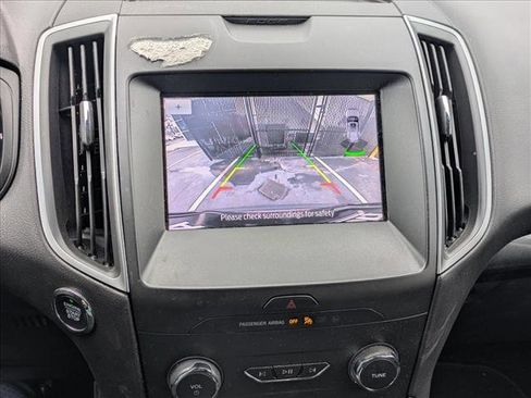 Used 2020 Ford Edge SE image 12