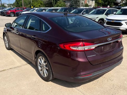 Used 2017 Ford Fusion SE w/ Fusion SE Technology Package FWD image 6