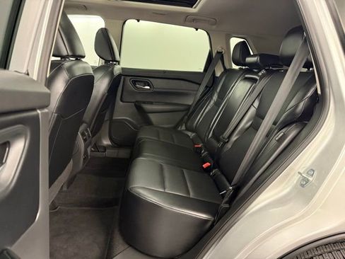 Used 2025 Nissan Rogue SV w/ SV Premium Package image 14