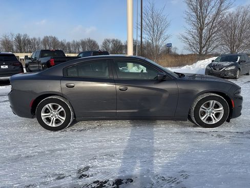 Used 2019 Dodge Charger SXT w/ Leather Interior Group image 4
