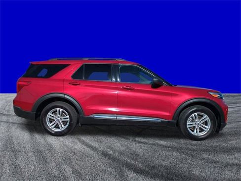 Certified 2020 Ford Explorer XLT w/ Equipment Group 202A image 3