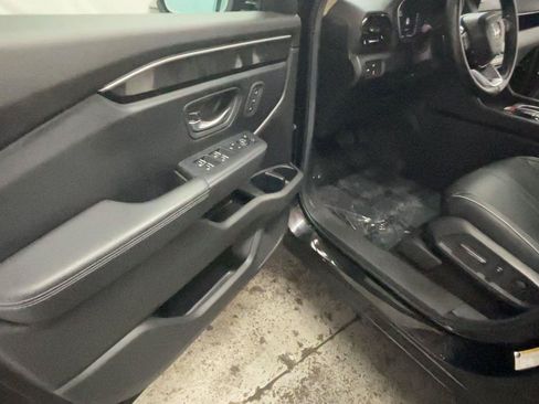 Used 2025 Honda Pilot Elite image 27