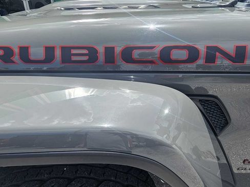 Used 2022 Jeep Gladiator Rubicon w/ Dual Top Group AWD/4WD image 9