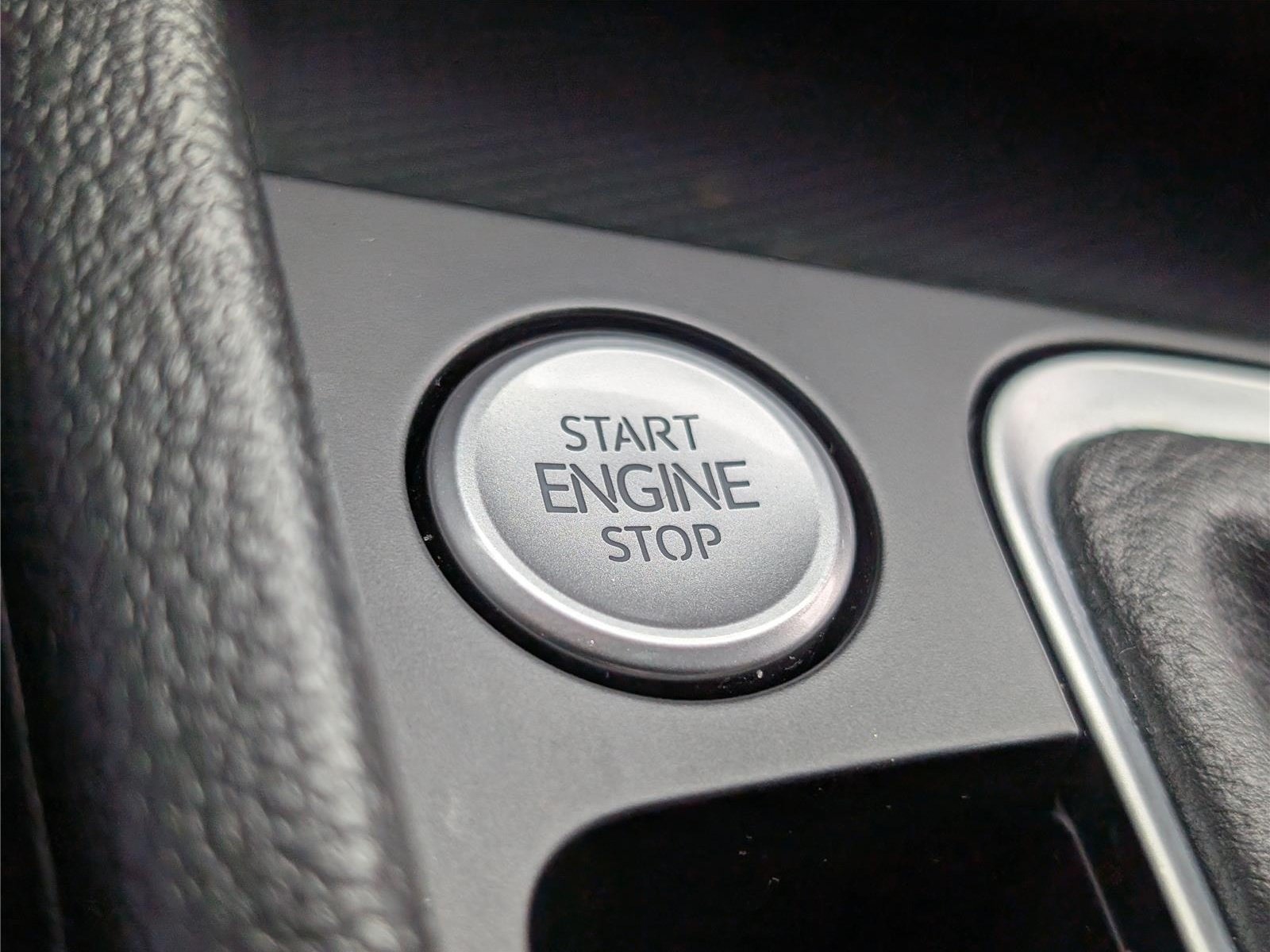 Used 2023 Volkswagen Jetta SE w/ Panoramic Sunroof Package FWD image 24