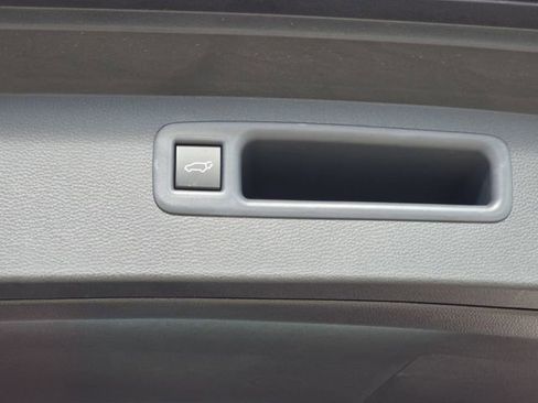 New 2025 Toyota Highlander XLE image 14