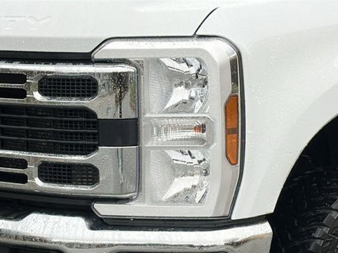 Used 2024 Ford F250 XLT image 4