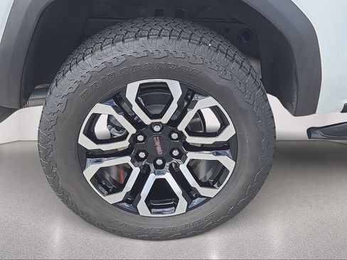 Used 2025 GMC Canyon AT4 w/ Nightfall Edition AWD/4WD image 17