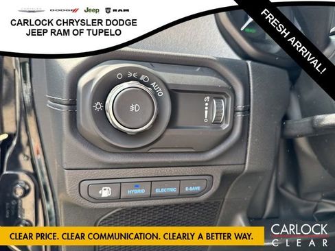 Used 2025 Jeep Wrangler Unlimited Sahara AWD/4WD image 13