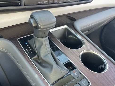 Used 2024 Toyota Sienna LE image 5