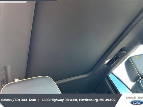 Used 2021 GMC Yukon SLT w/ SLT Luxury Plus Package image 16