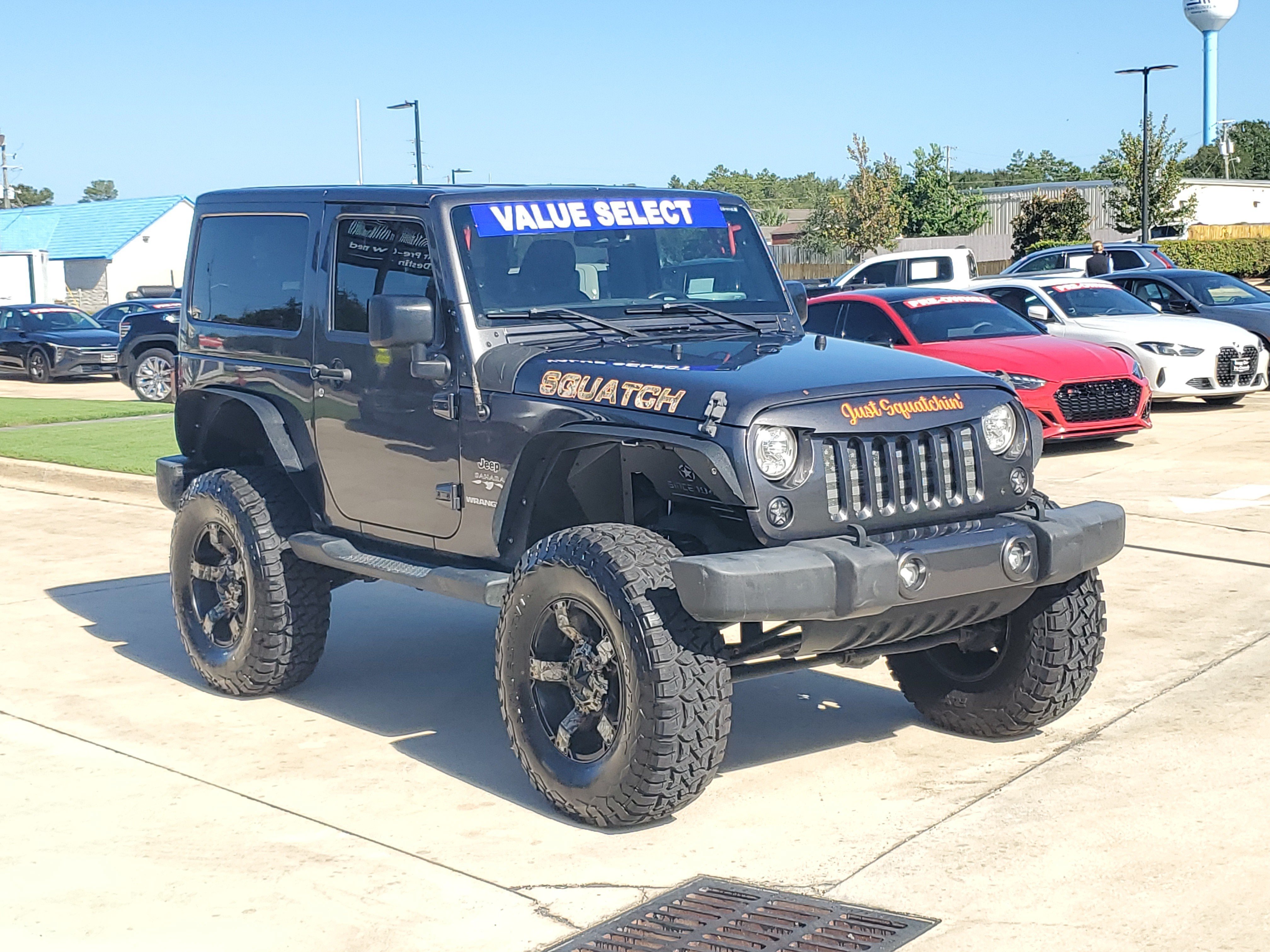 Used 2017 Jeep Wrangler Sahara w/ Connectivity Group AWD/4WD image 8