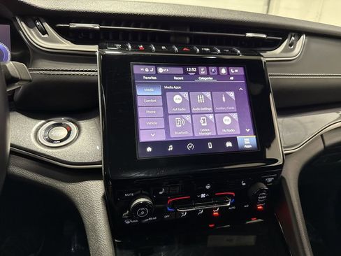 Used 2022 Jeep Grand Cherokee L Altitude image 18