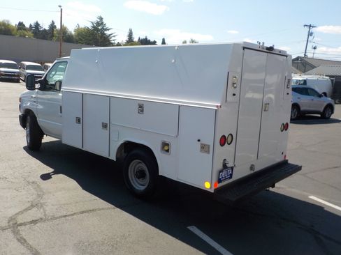 Used 2013 Ford E-350 and Econoline 350 Super Duty w/ Class I Trailer Tow Pkg RWD image 8