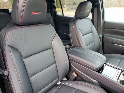 New 2026 Chevrolet Traverse Z71 w/ Driver Confidence Package image 32