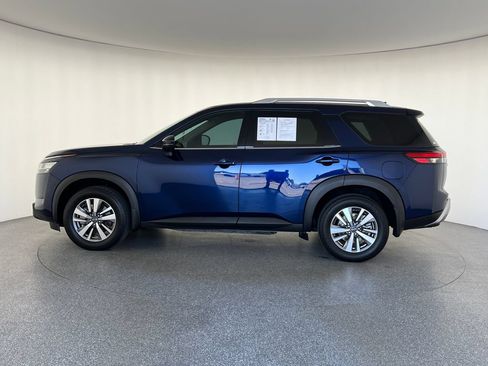 Used 2022 Nissan Pathfinder SL w/ SL Black Package FWD image 7