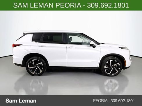 Used 2024 Mitsubishi Outlander SE image 8