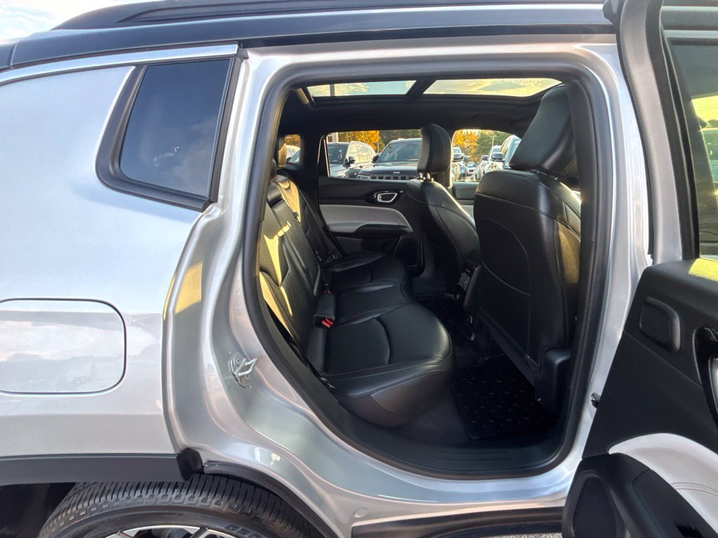 Certified 2024 Jeep Compass Limited w/ Sun and Sound Group AWD/4WD image 21