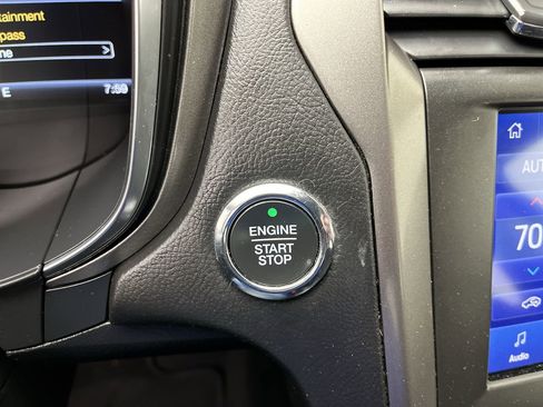 Used 2020 Ford Fusion SE image 20