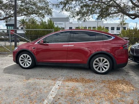 Used 2017 Tesla Model X 75D image 5