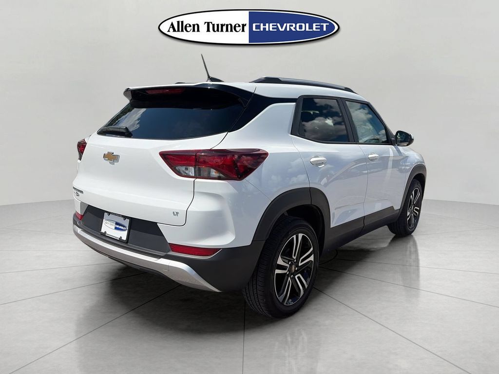 Used 2023 Chevrolet TrailBlazer LT FWD image 4