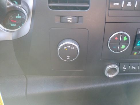 Used 2011 GMC Sierra 2500 SLE w/ SLE Preferred Package image 35