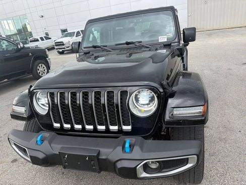 Used 2023 Jeep Wrangler Unlimited Sahara w/ Cold Weather Group AWD/4WD image 3