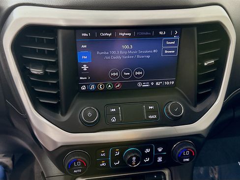 Used 2023 GMC Acadia SLT w/ Elevation Edition FWD image 18