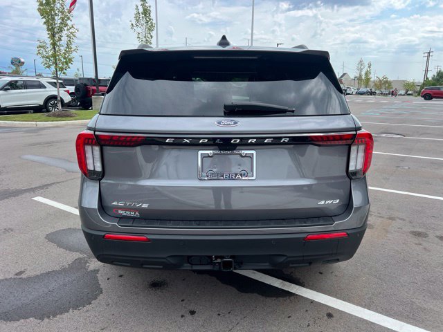 Used 2025 Ford Explorer Active AWD/4WD image 6