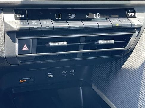 Used 2025 Toyota Camry SE FWD image 19