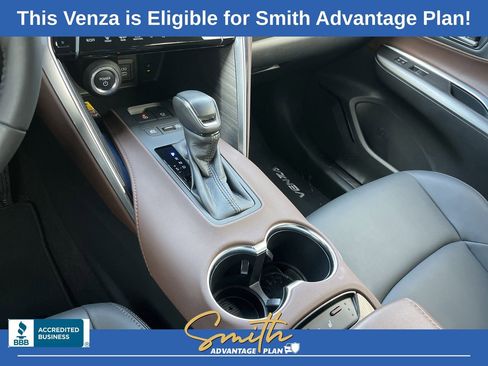Used 2023 Toyota Venza XLE image 13