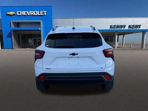 Used 2026 Chevrolet Trax LT w/ Midnight Edition FWD image 7