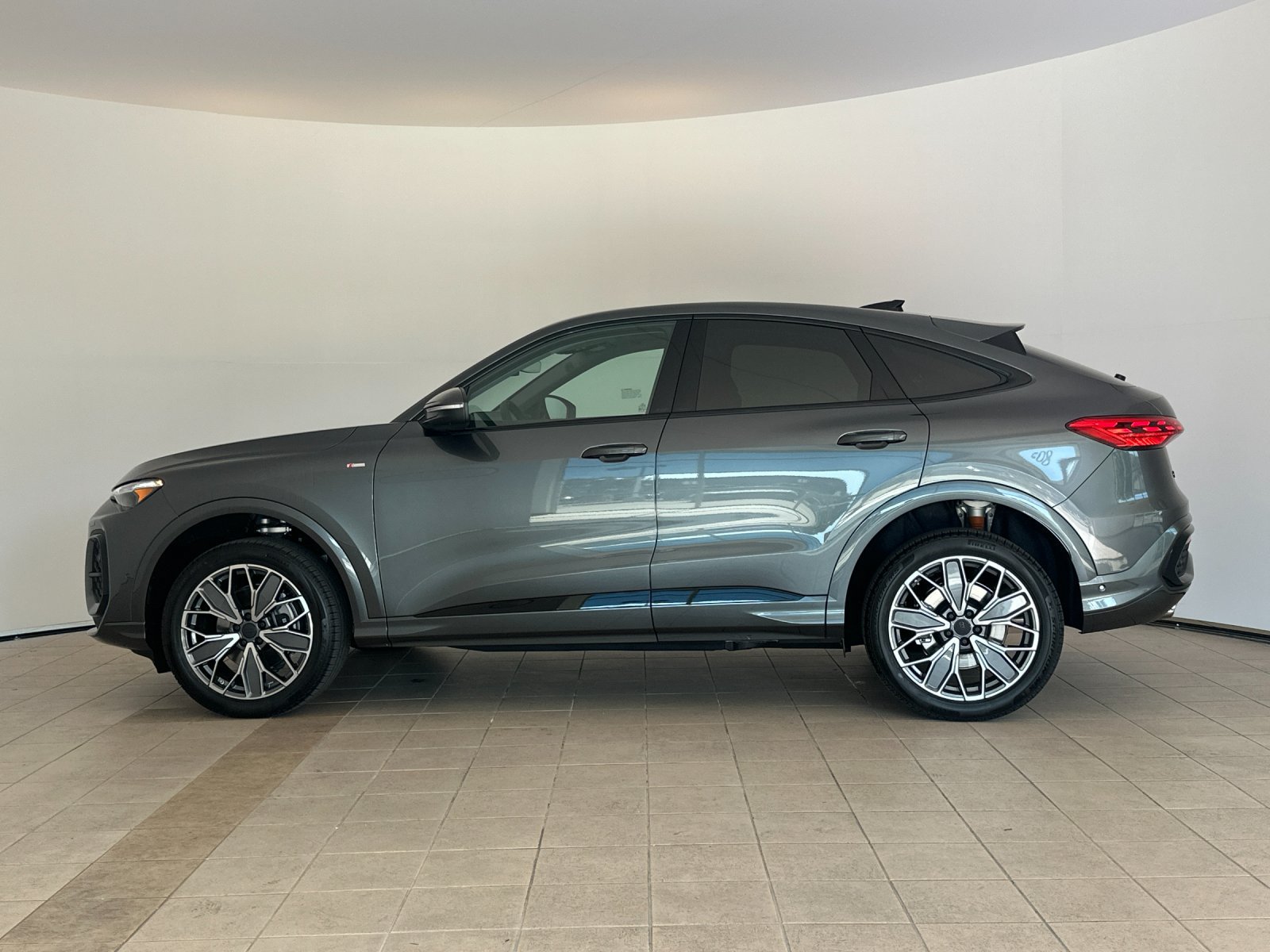 New 2026 Audi Q5 Premium Plus AWD/4WD image 3