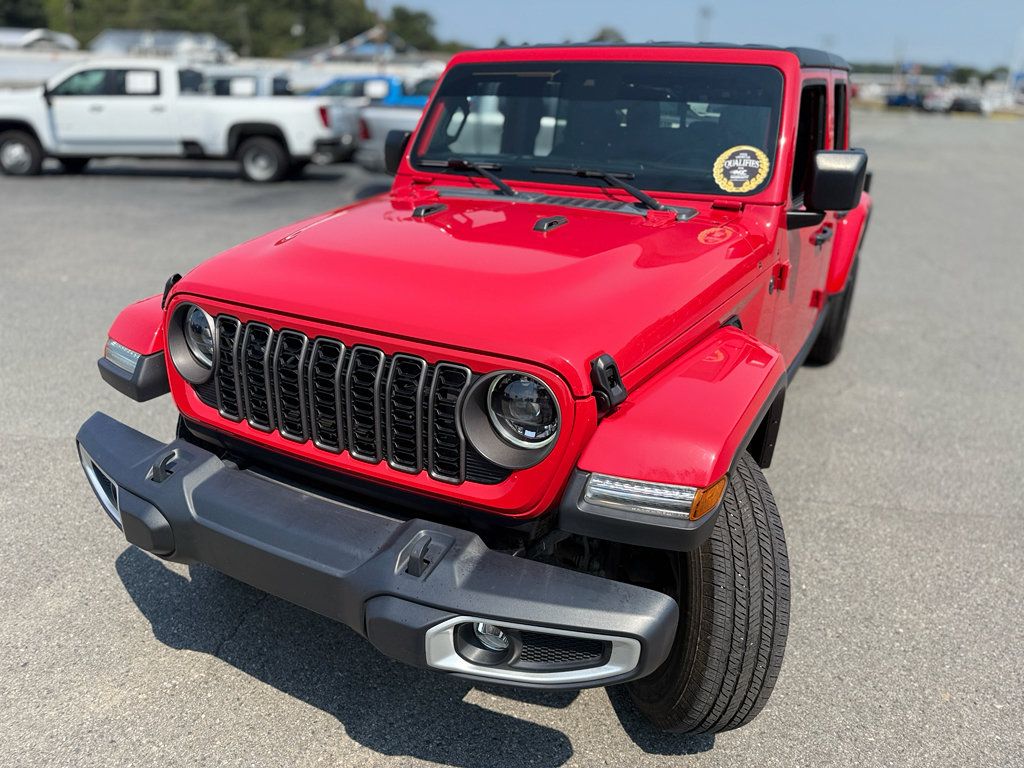 Used 2024 Jeep Gladiator Sport AWD/4WD image 15