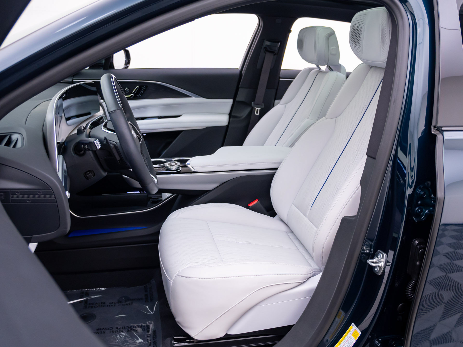 Used 2025 Cadillac Lyriq Luxury AWD/4WD image 19
