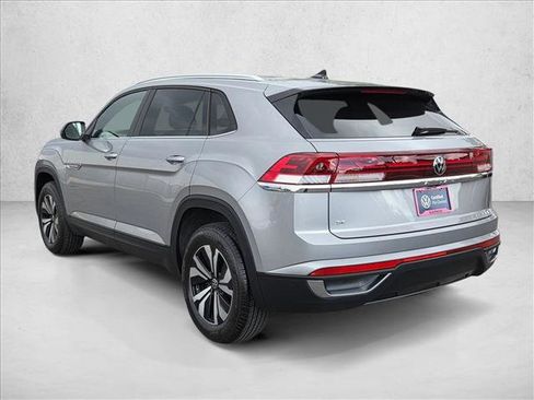 Used 2025 Volkswagen Atlas Cross Sport SE image 8