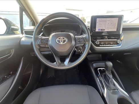 Used 2025 Toyota Corolla LE FWD image 5