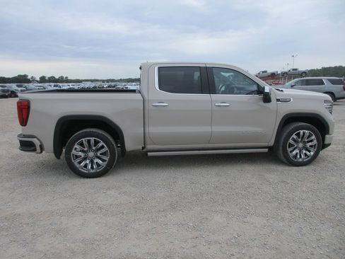 New 2026 GMC Sierra 1500 Denali w/ Denali Reserve Package AWD/4WD image 3