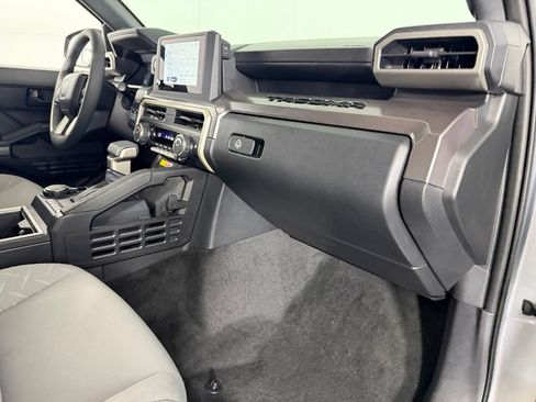 Used 2025 Toyota Tacoma SR5 AWD/4WD image 28