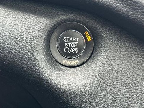 Used 2015 Jeep Cherokee Latitude w/ Comfort/Convenience Group image 24