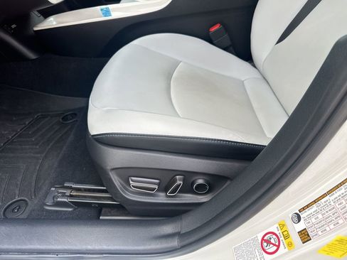 Used 2018 Toyota Prius Prime Advanced image 4