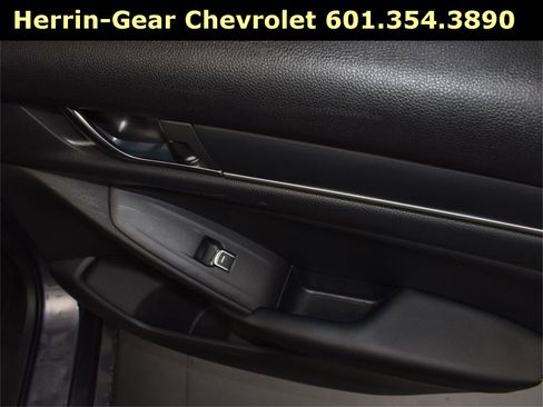 Used 2018 Honda Accord Sport image 12