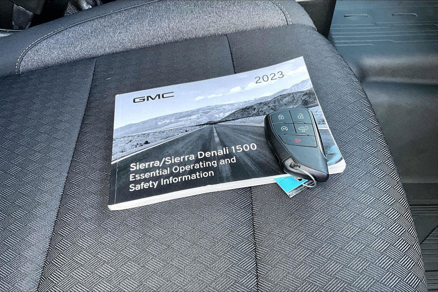 Used 2023 GMC Sierra 1500 Elevation AWD/4WD image 12