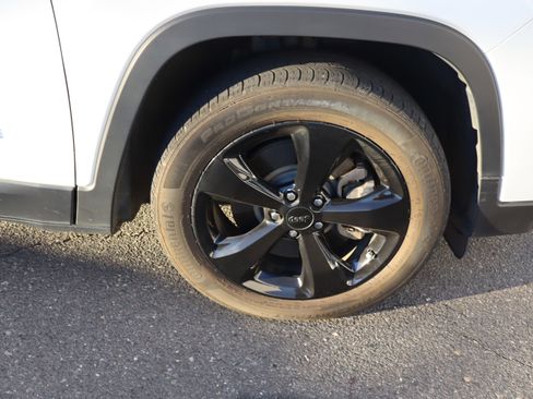 Used 2020 Jeep Cherokee Latitude Plus image 37